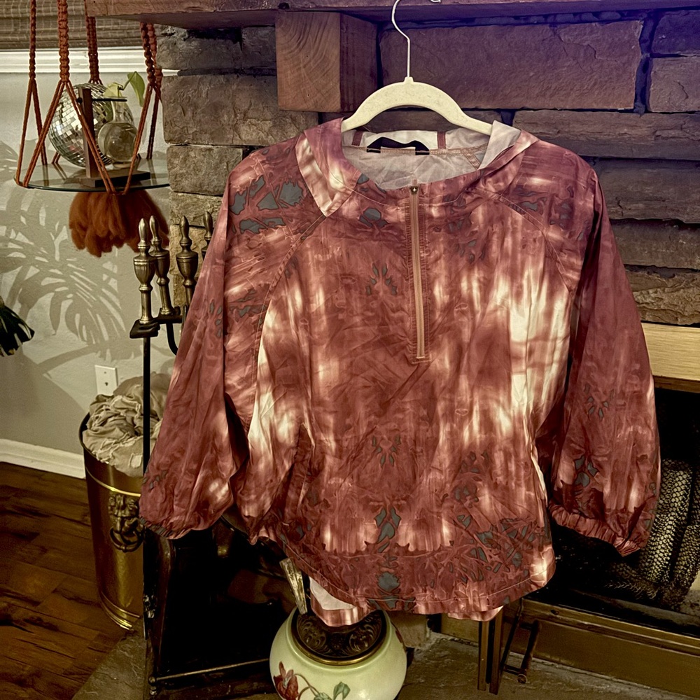 Women's North Face Tie-Dye Windbreaker Pullover- XL